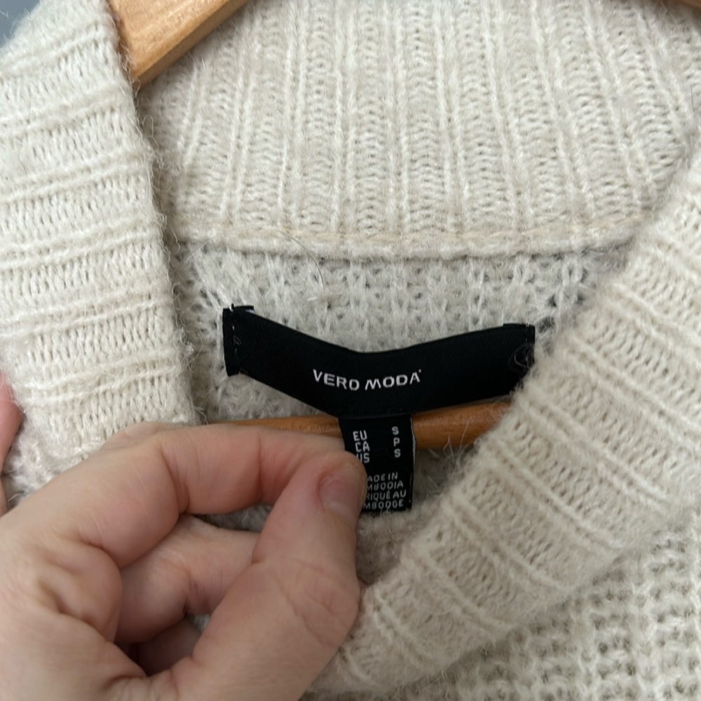 Balloon sleeve knit! - Picture 3 of 4